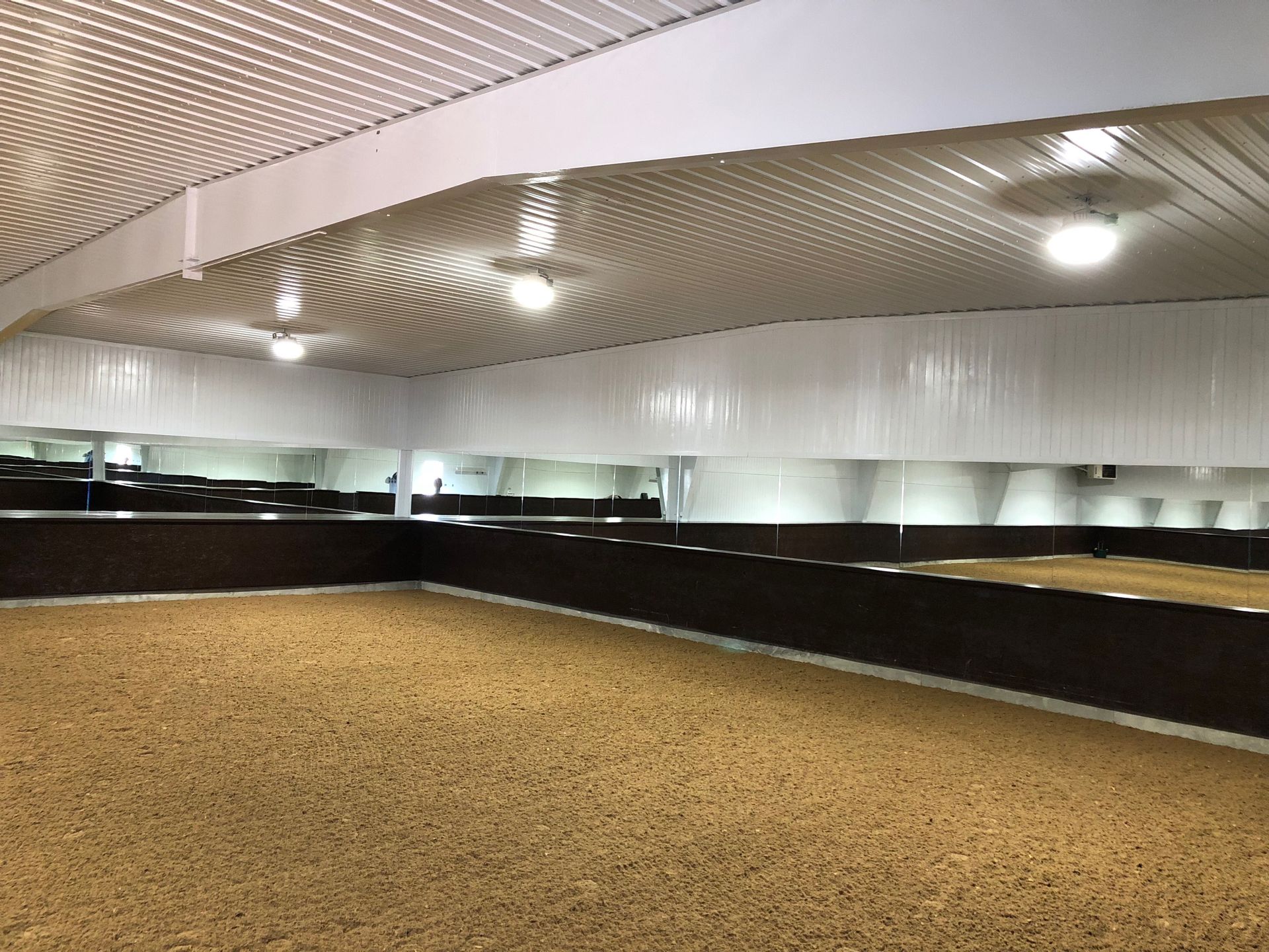 A large empty room with a lot of mirrors on the wall.