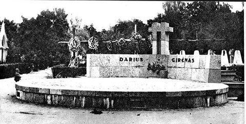 R. Skromano paminklai