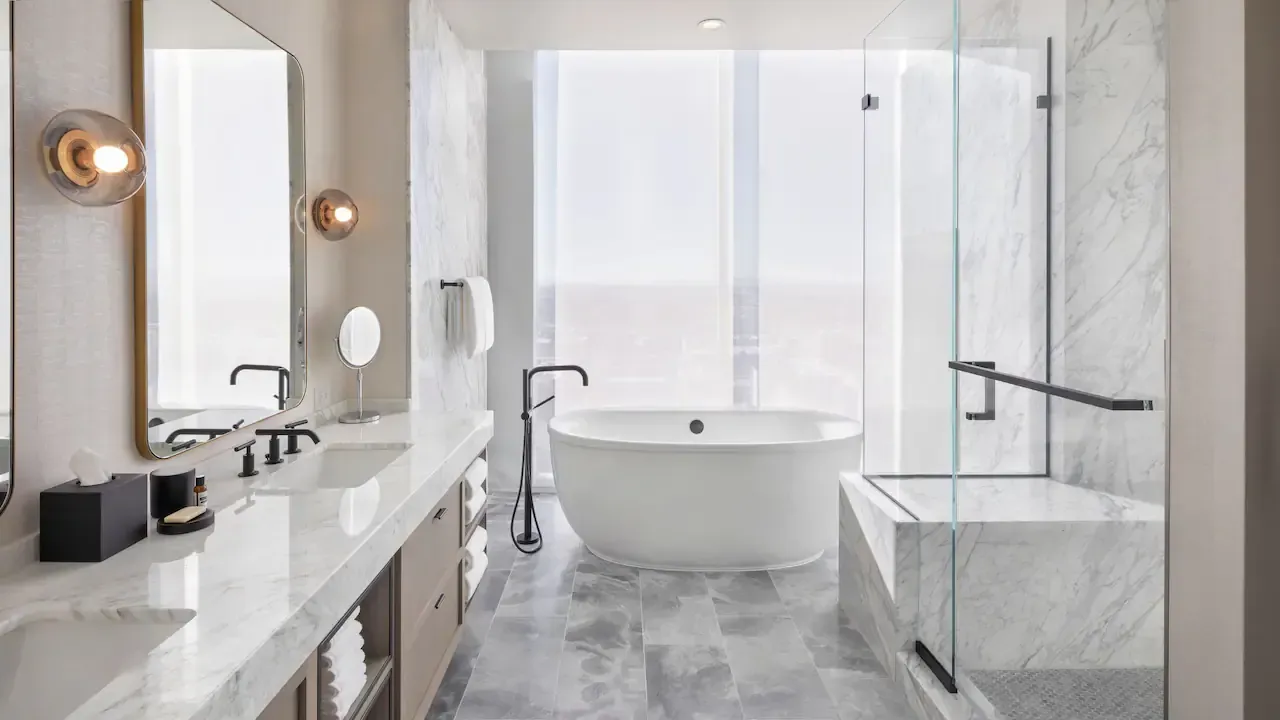 Hyatt Regency Salt Lake City guest room bathroom bathtub