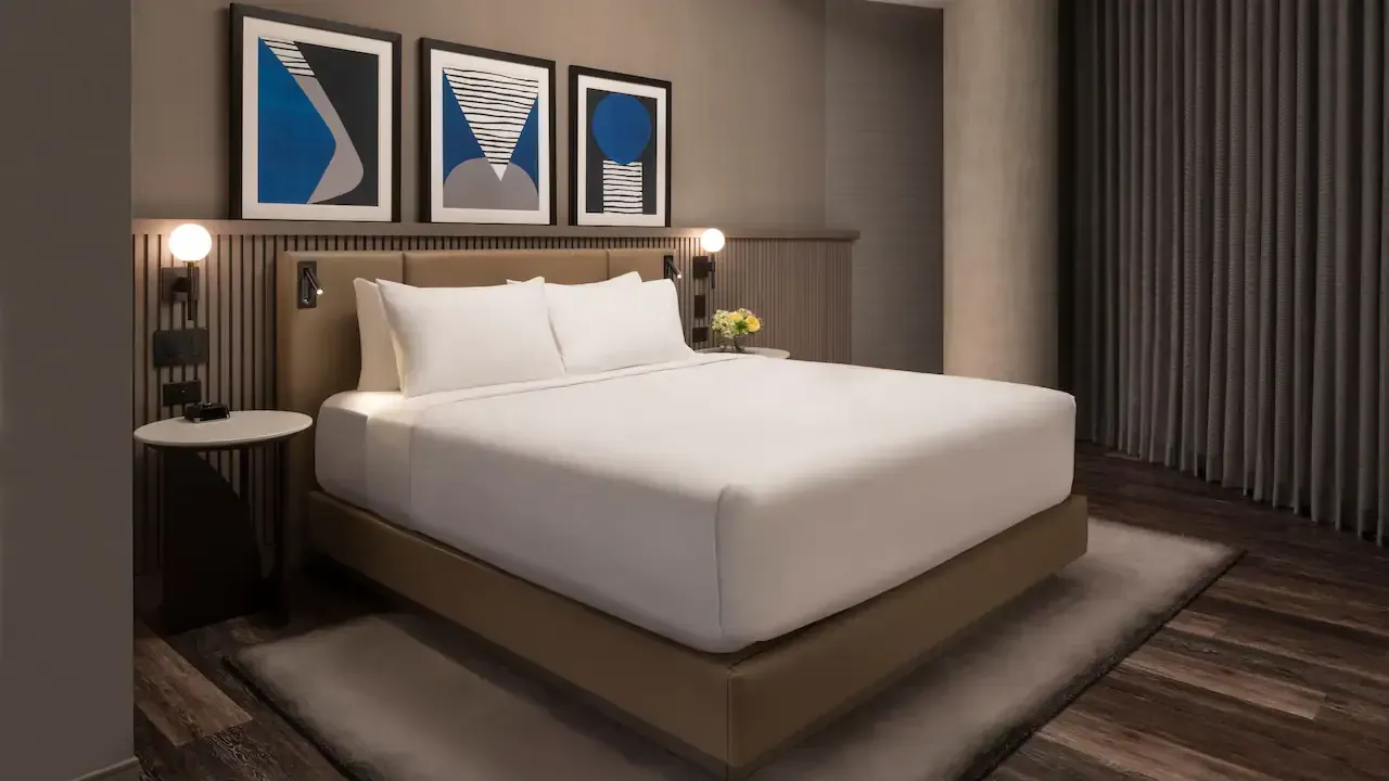 Hyatt Regency Salt Lake City guest room king bed