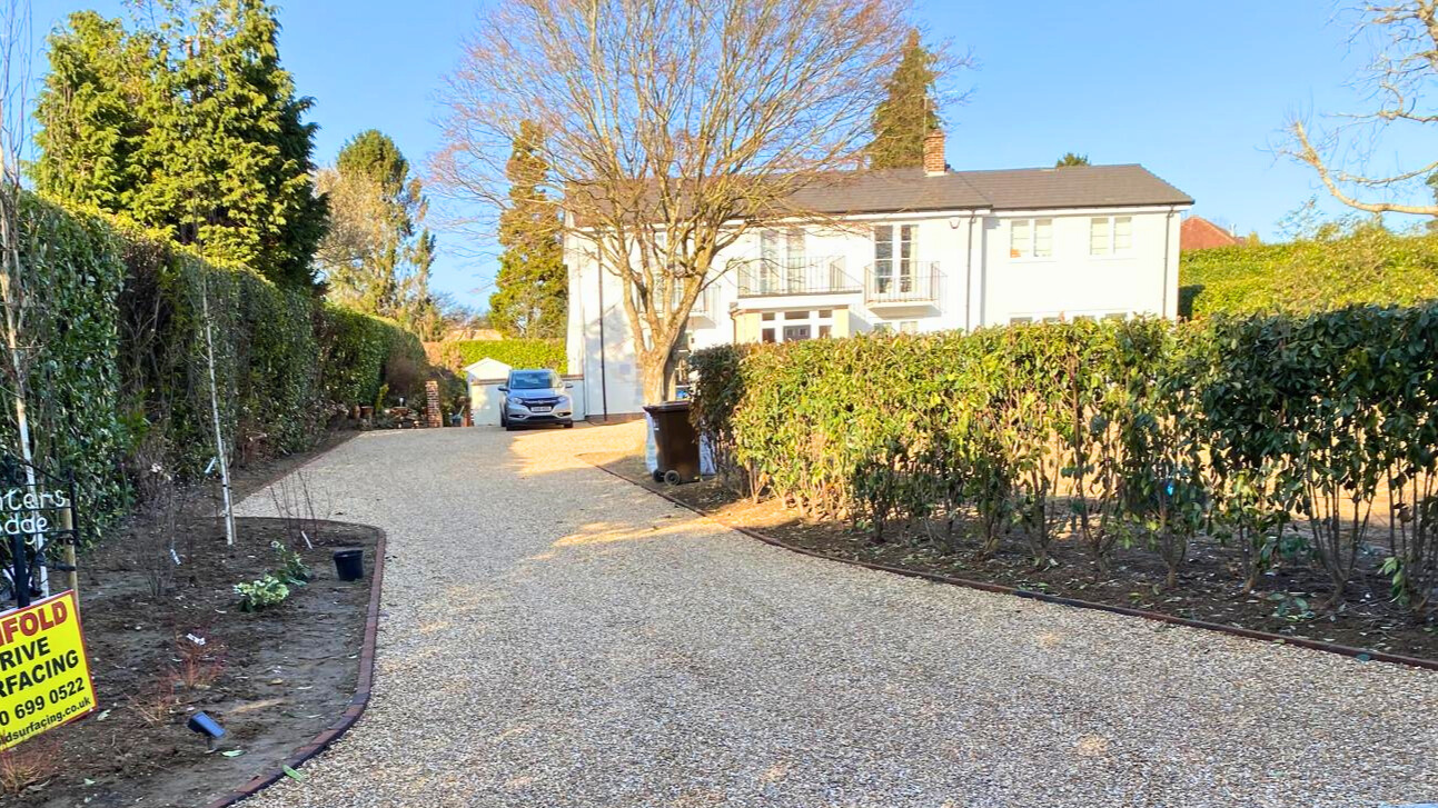 golden 6mm chip and tar driveway 
