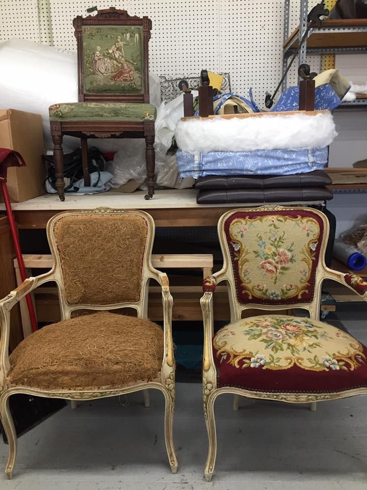 Two chairs are sitting next to each other in a room.