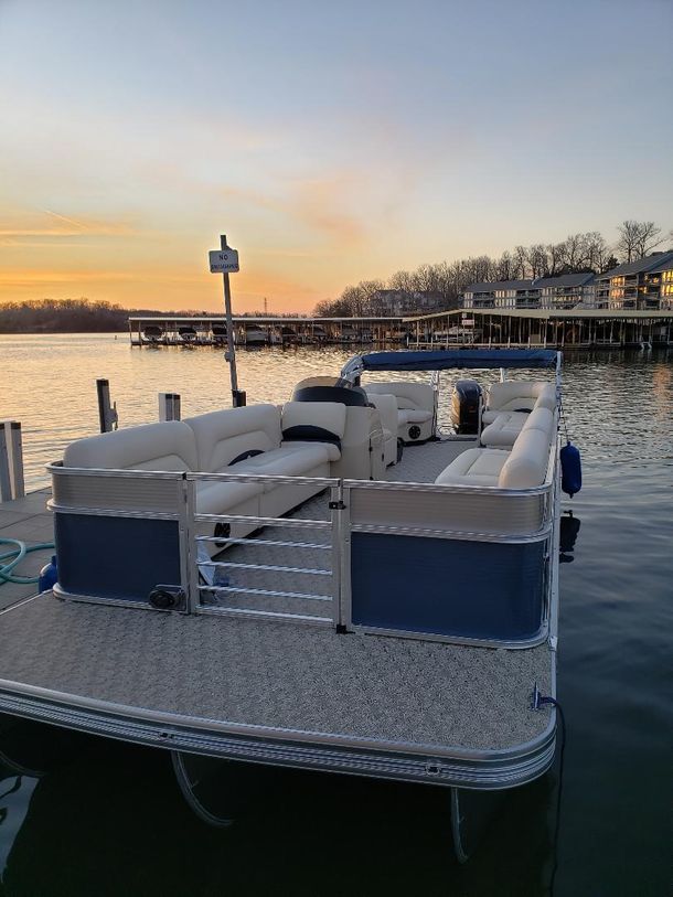 Dirty Duck Boat Rentals | Lake of the Ozarks