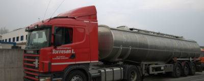 Camion con cisterna Torresan