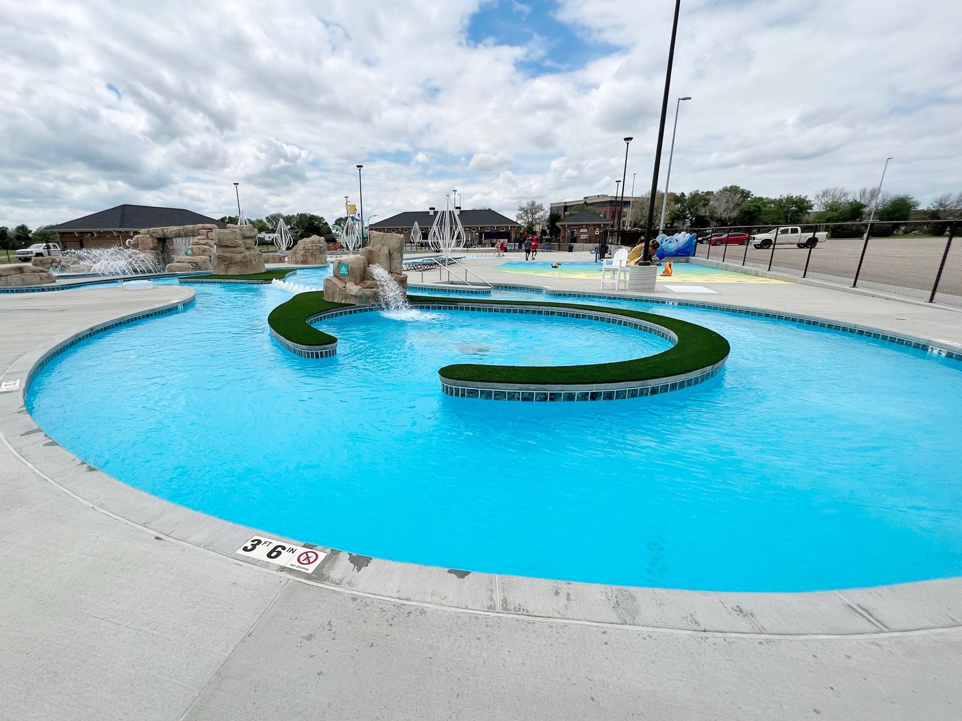 building large commercial pools