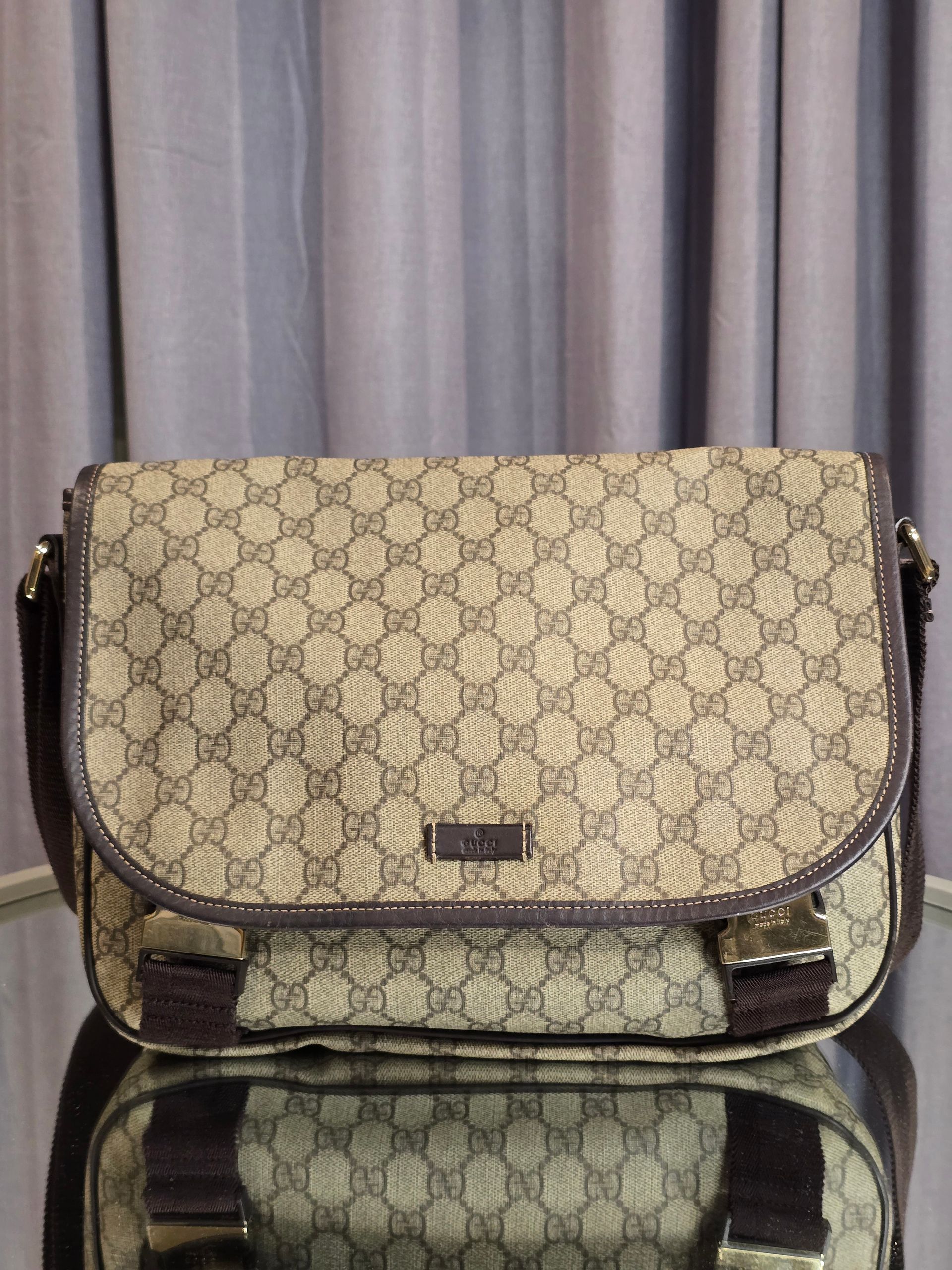 Gucci Supreme Messenger Crossbody Bag