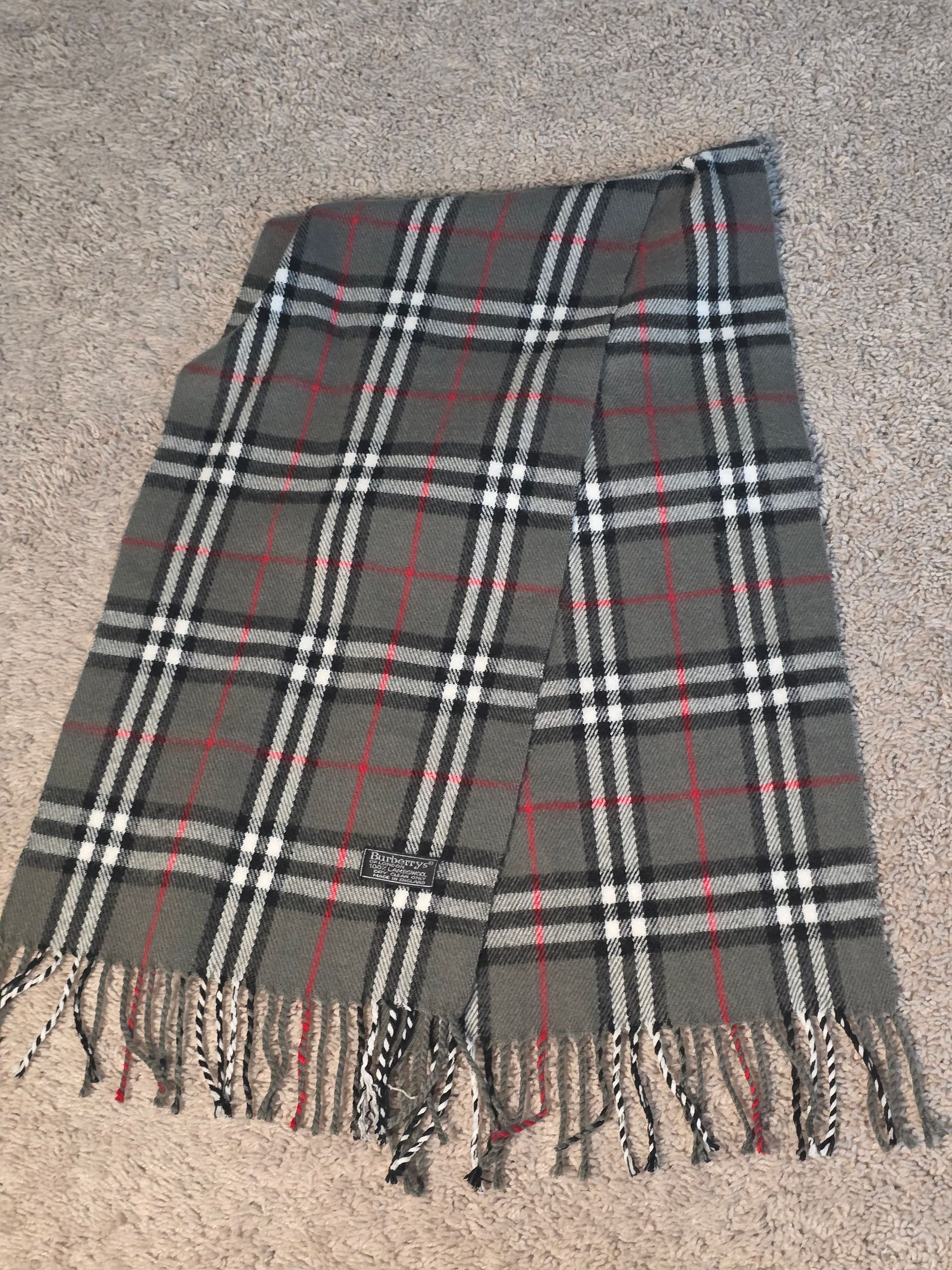 Burberry Gray Lambswool 100% Scarf