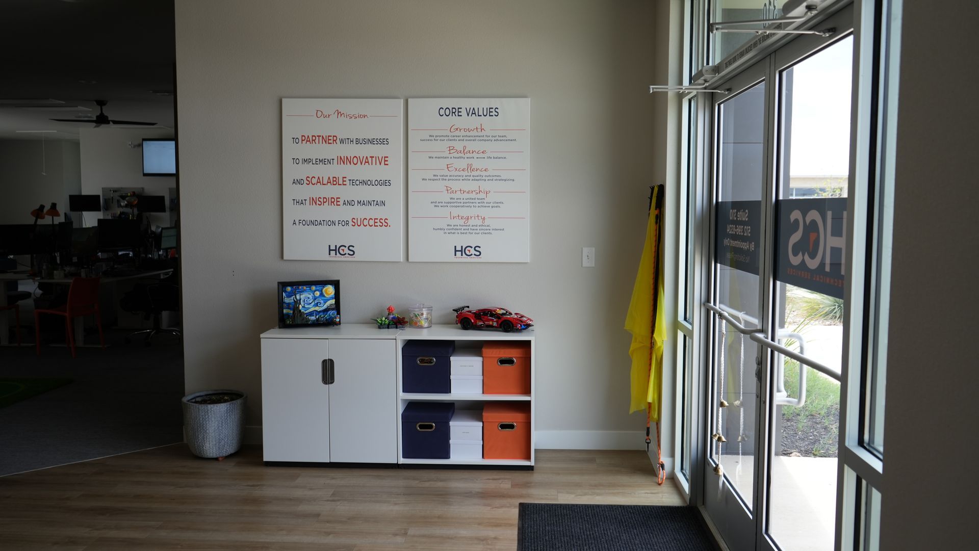 A room with a sign that says hc2 on it