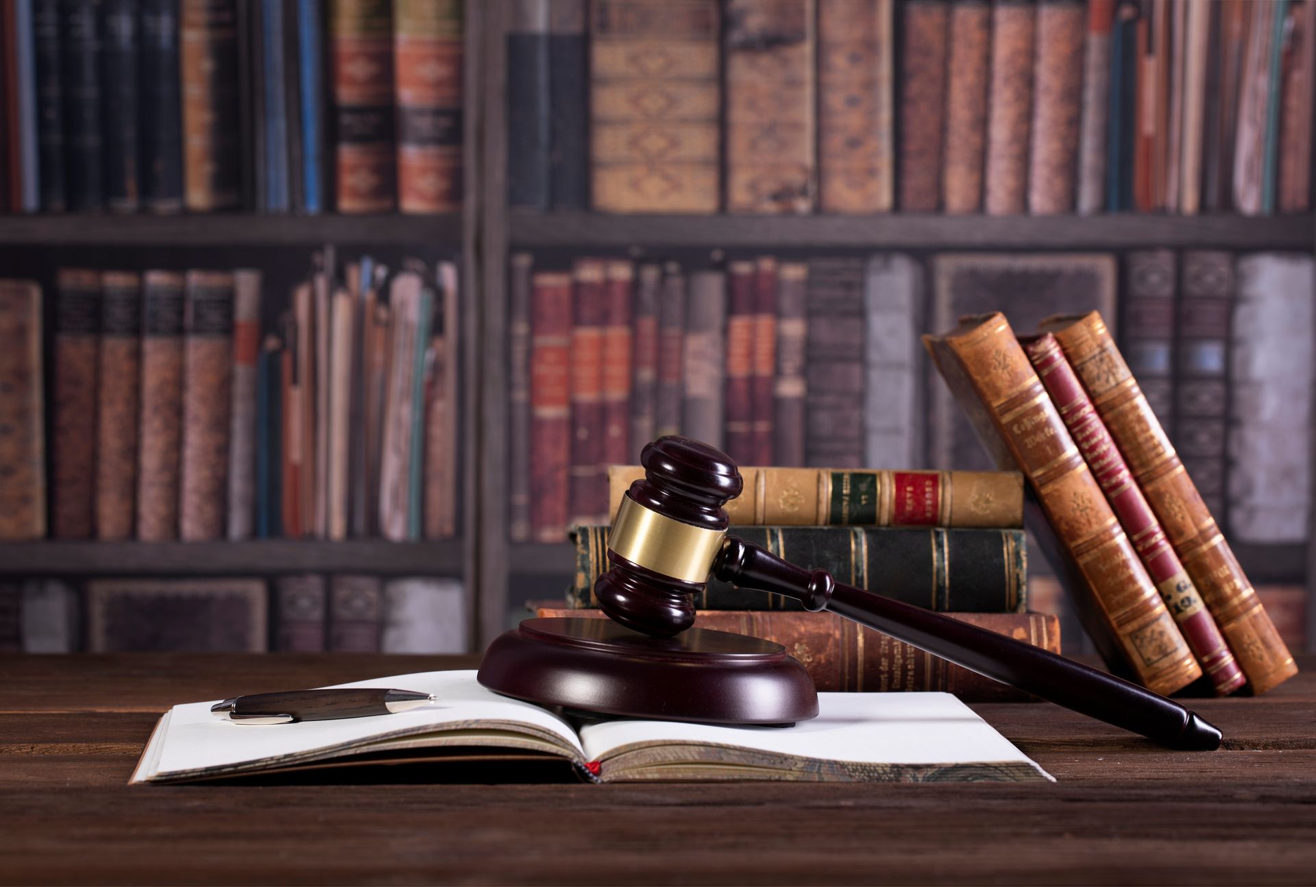 What's The Difference Between A Prosecutor And Defense Attorney