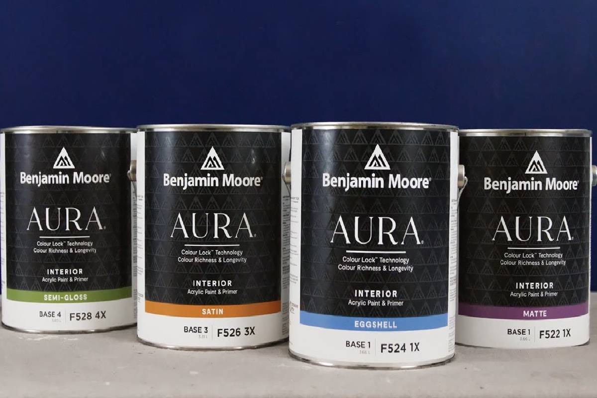 Benjamin Moore AURA® Interior Paint being used to paint a living room near Lexington, Kentucky (KY)