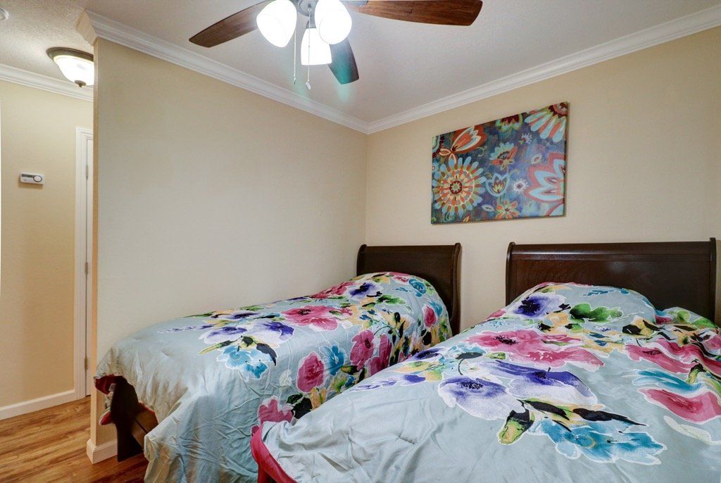 1546 Maurice Lane-13