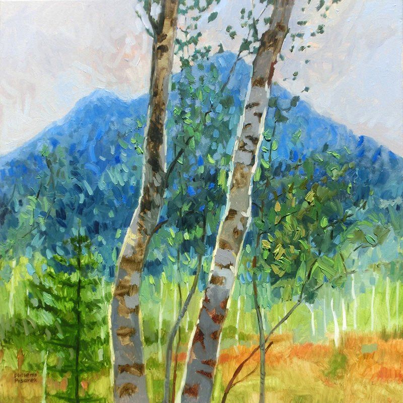 Ein Gemälde von Birken mit einem Berg im Hintergrund