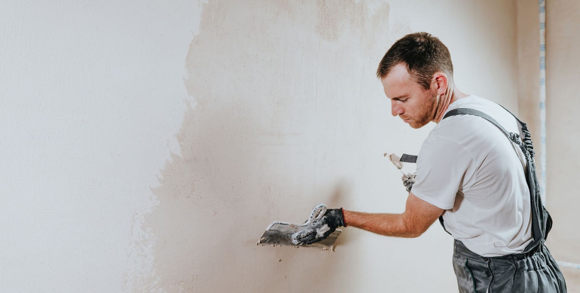 Drywall contractor performing wall texturing services