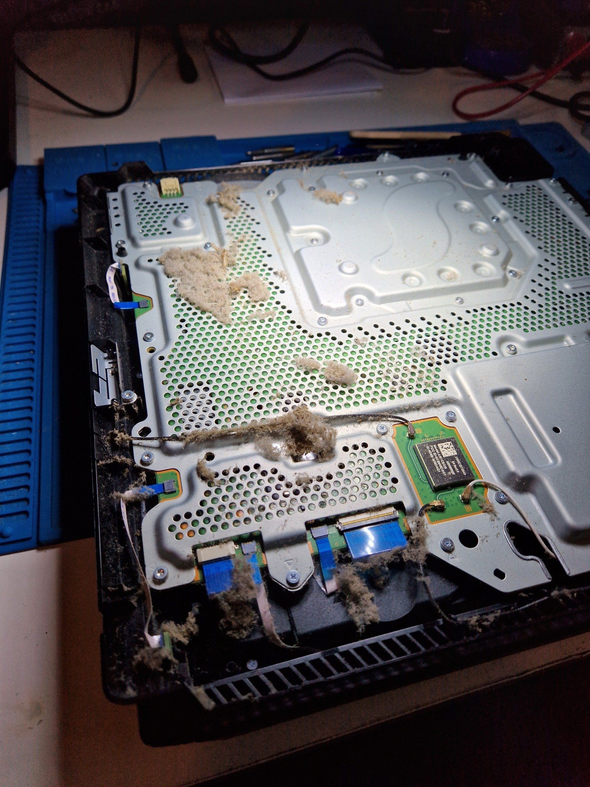 Playstation 4 Slim stofvrij maken