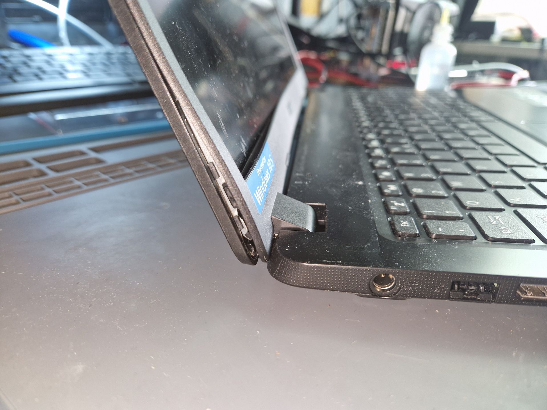 Acer Laptop Scharnier Reparatie