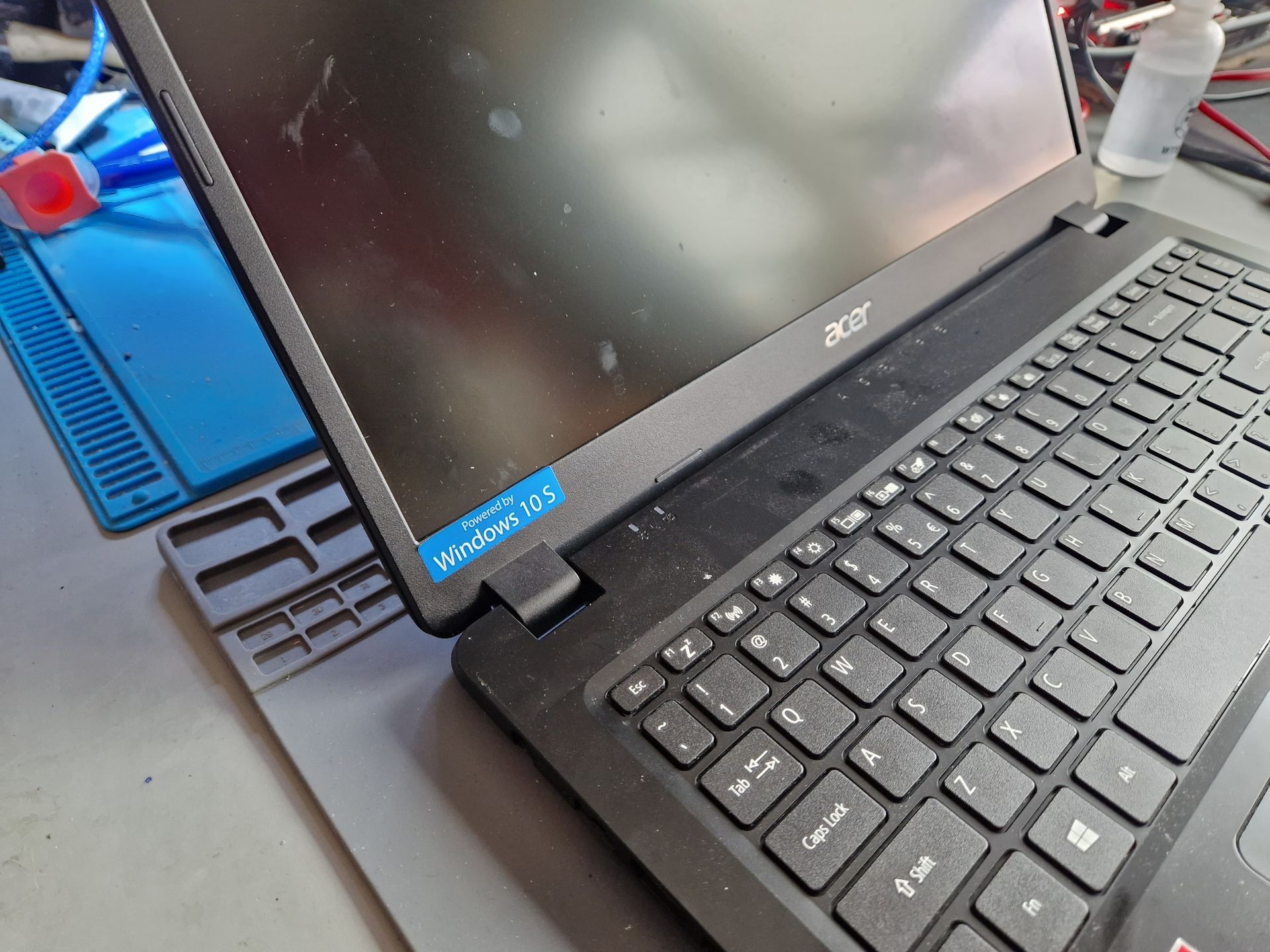 Acer Laptop Scharnier Reparatie 3