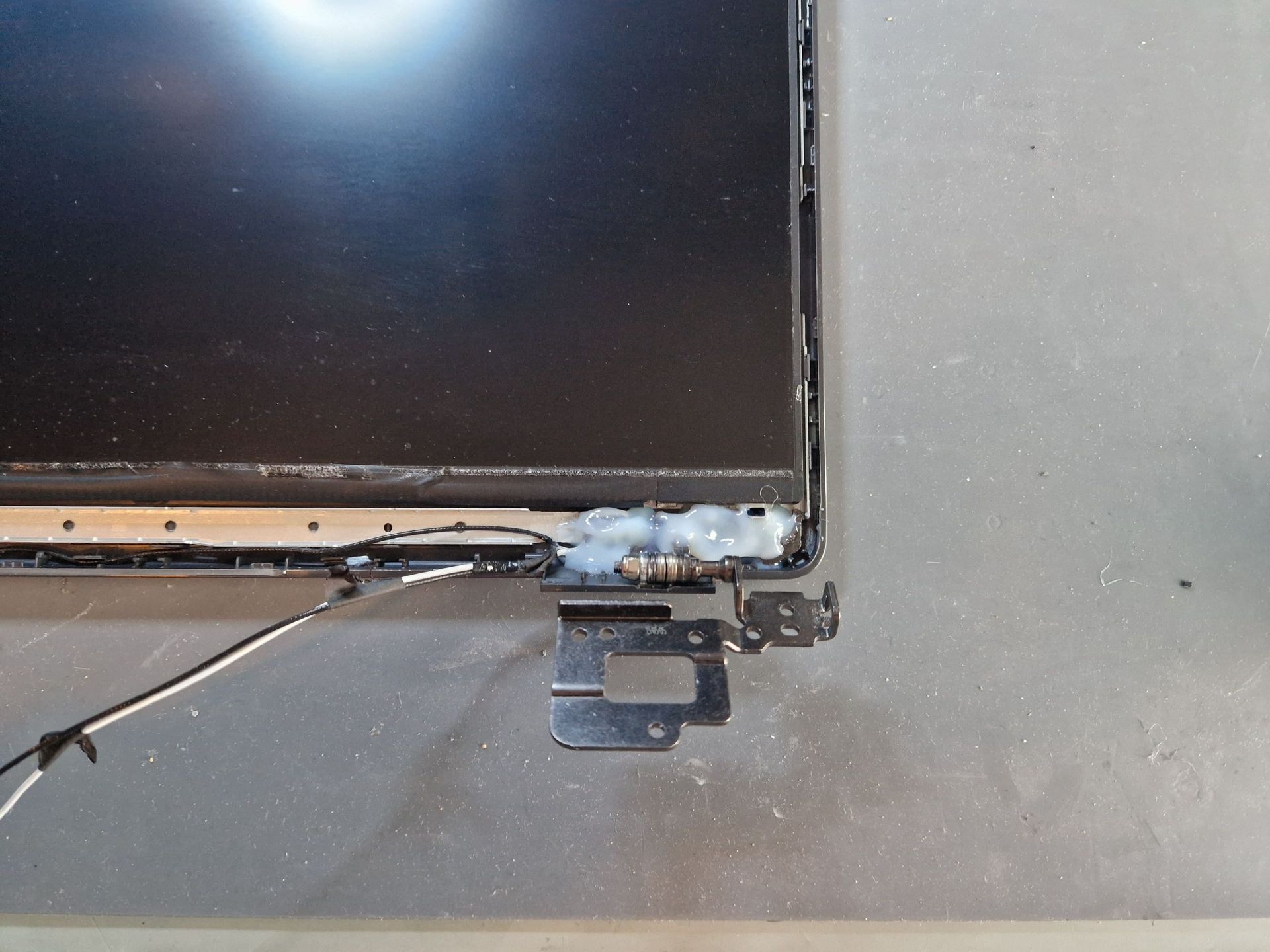 Dell Laptop Scharnier Reparatie 2