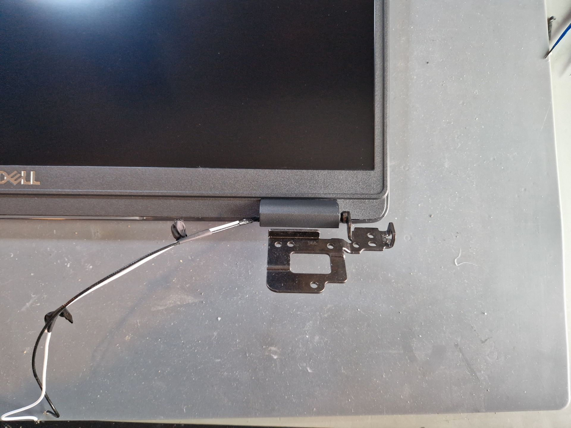 Laptop scharnier reparatie 4