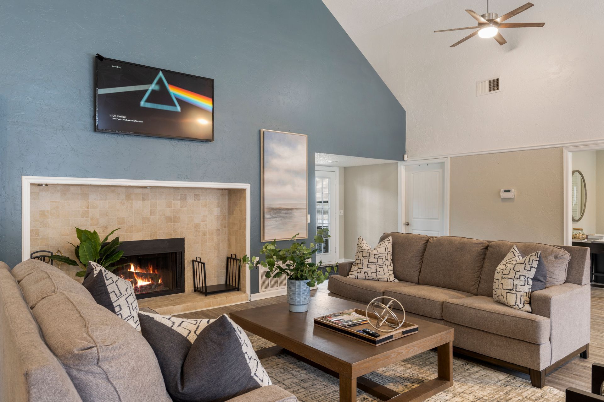 post oak clubhouse lounge area 3