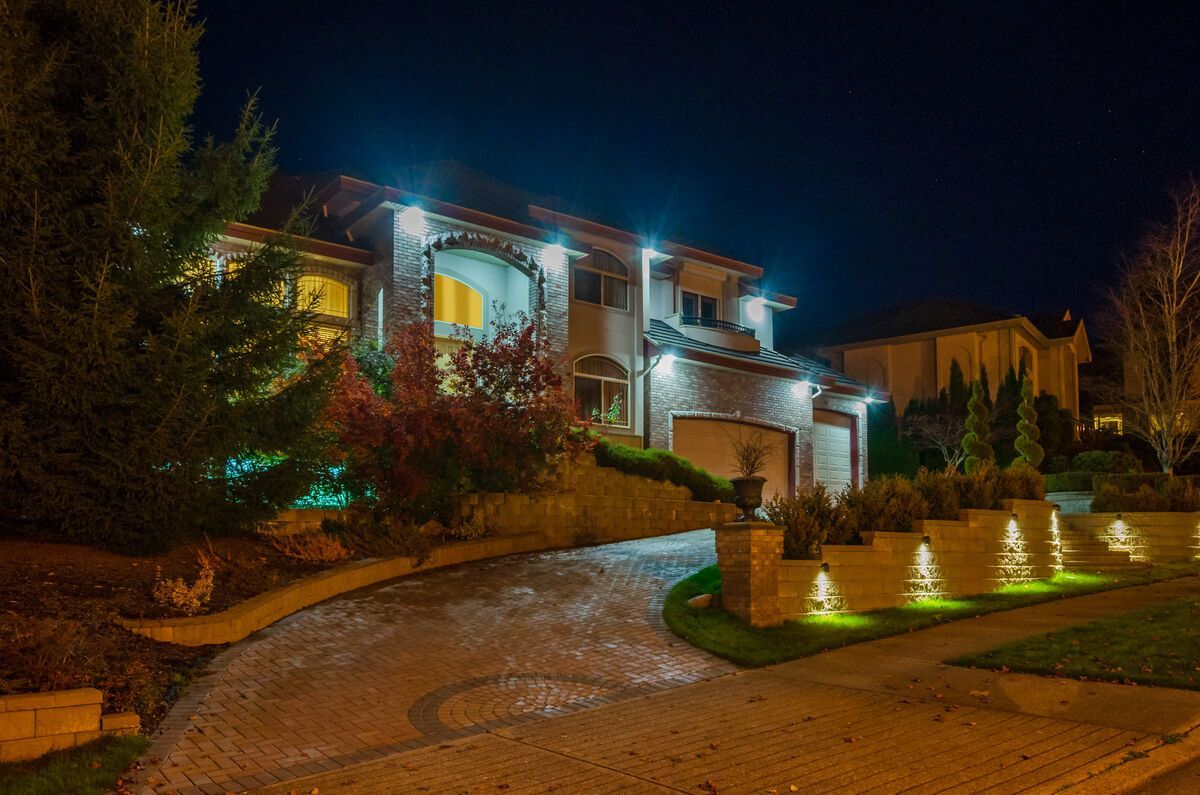 new and upgraded yard lighting services for homes