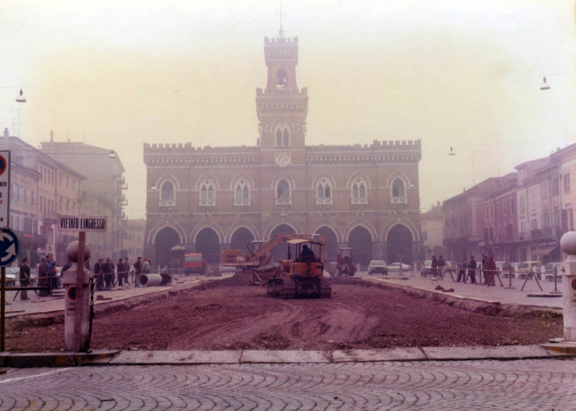 Operazioni di livellamento del terreno