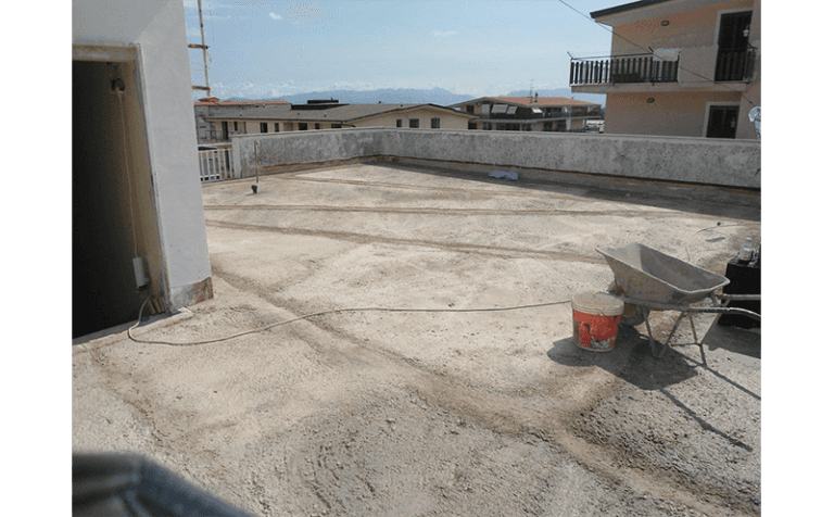 tetto con guaina impermeabile