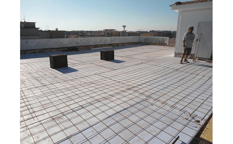 lavoro di impermeabilizzazione per tetto