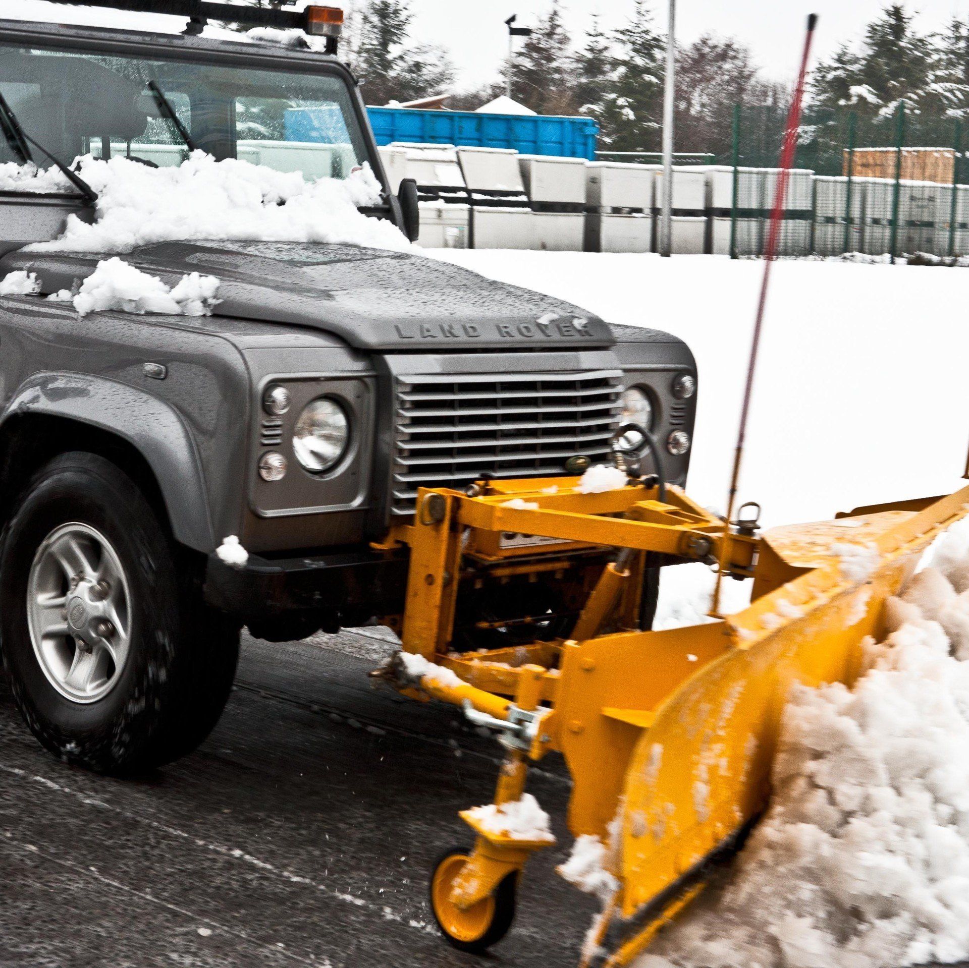 4x4 road gritter