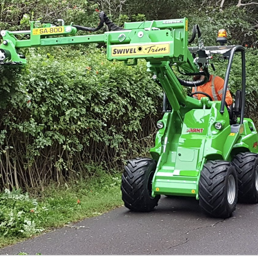 Tractor mounted hedge trimmer