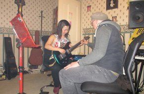 Learn to play guitar - Huddersfield - Robert Jarvis Expert Tuition - guitar1