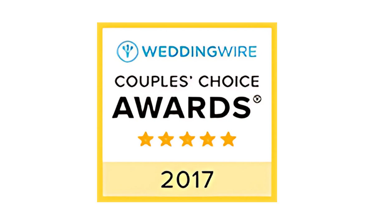 The weddingwire couples ' choice awards logo for 2017