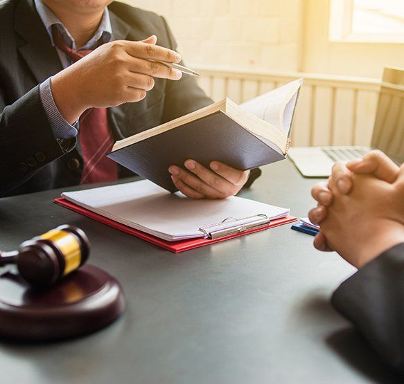 Lawyer Providing Legal Advice to Client — Kingsport, TN — Wayne Culbertson Lawyer Providing Legal Advice to Client — Kingsport, TN — Wayne Culbertson