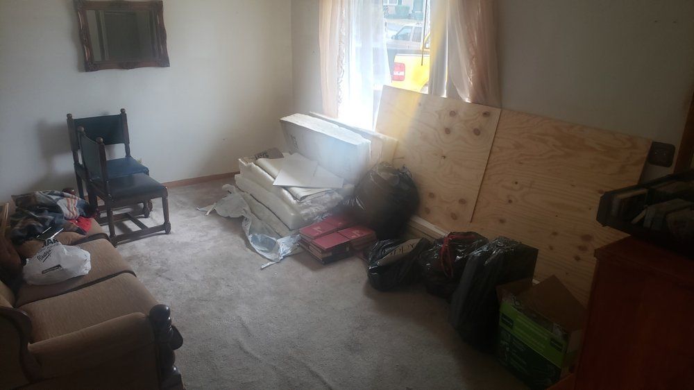 A living room filled with furniture and boxes.