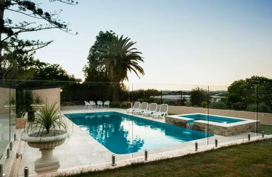 Glass pool fence cleaning tips