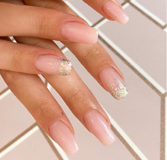 BIAB nagels gemaakt met Blush kleur.