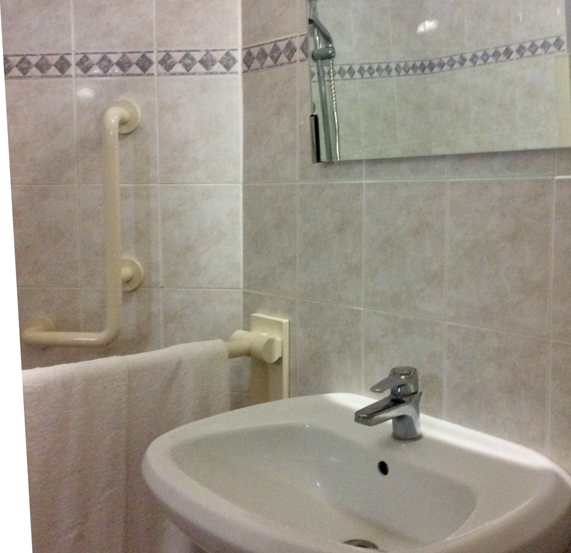 bagno privato in camera di casa di riposo