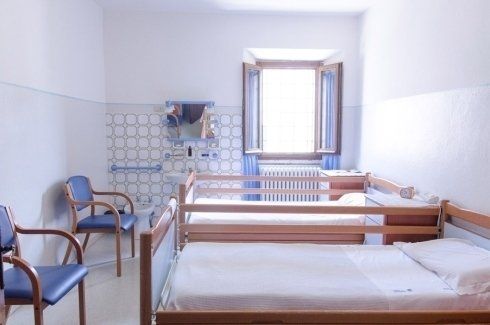 letti ortopedici in camera del residence anziani