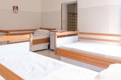 camera tripla per anziani