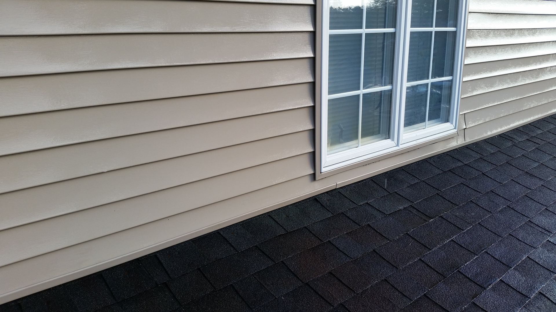 exterior cleaning a wooden deck