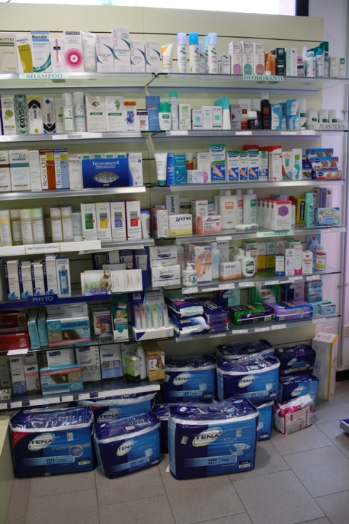 Prodotti della farmacia in esposizione