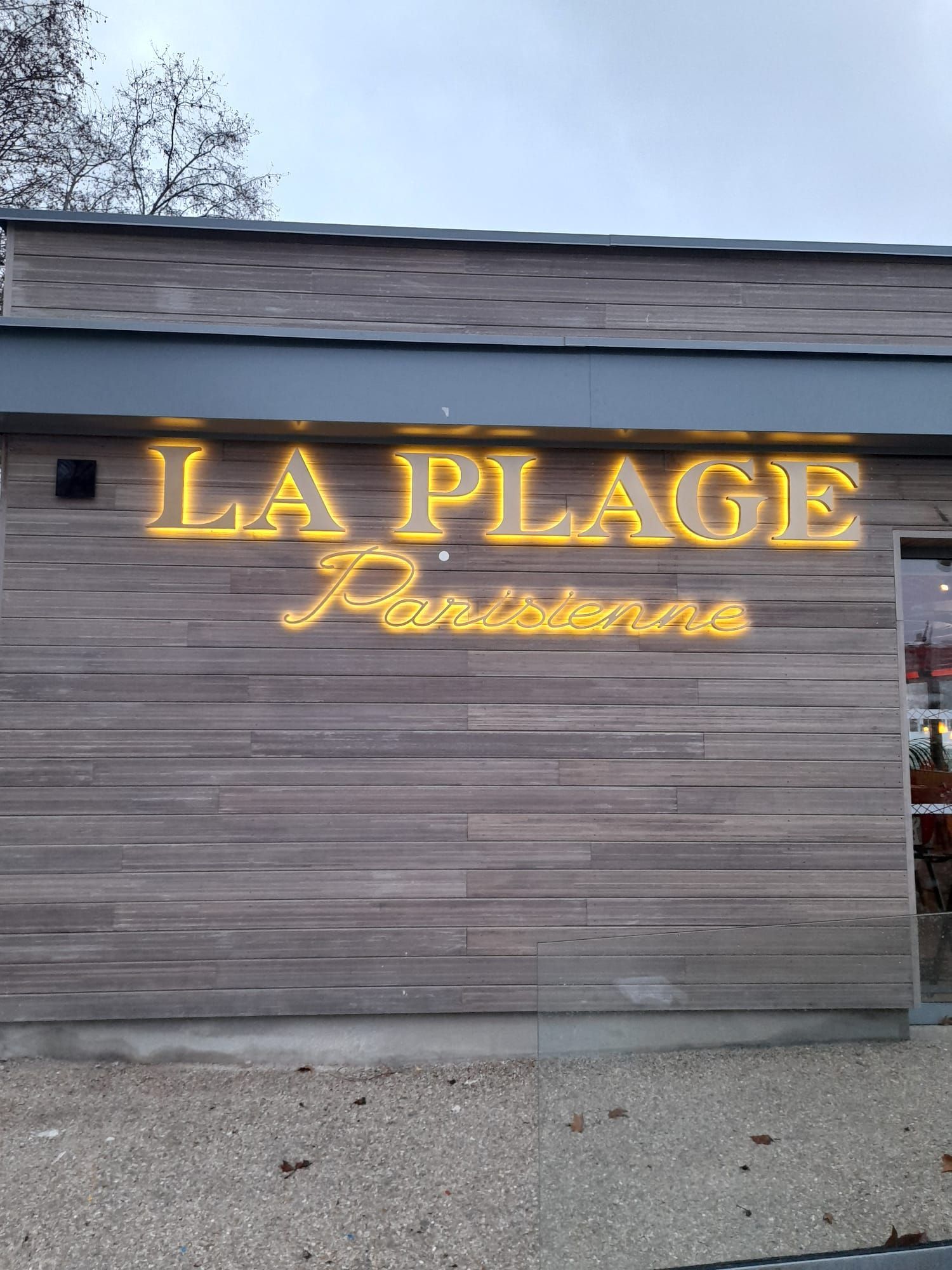 Lettres découpées signalétique entreprise