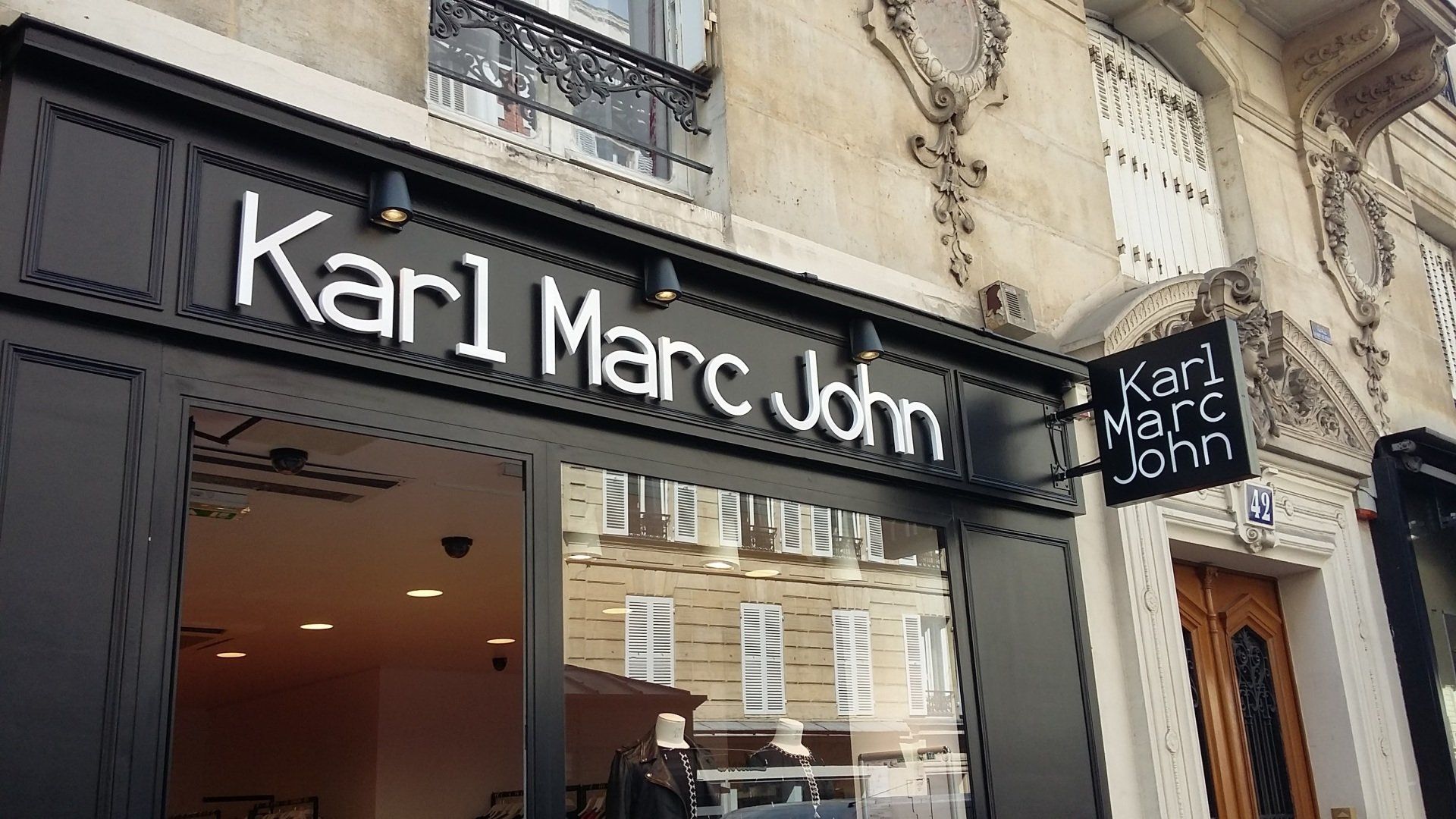 Enseigne lettres découpées