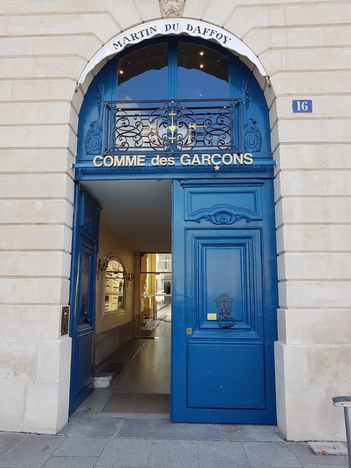 Plaque en laiton poli verni signaletique