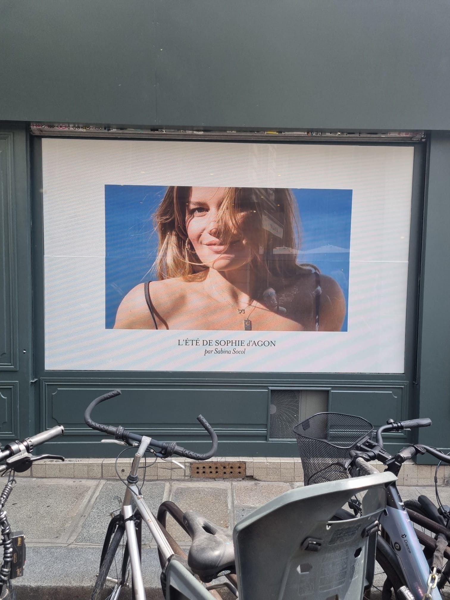 enseigne boutique centre commercial