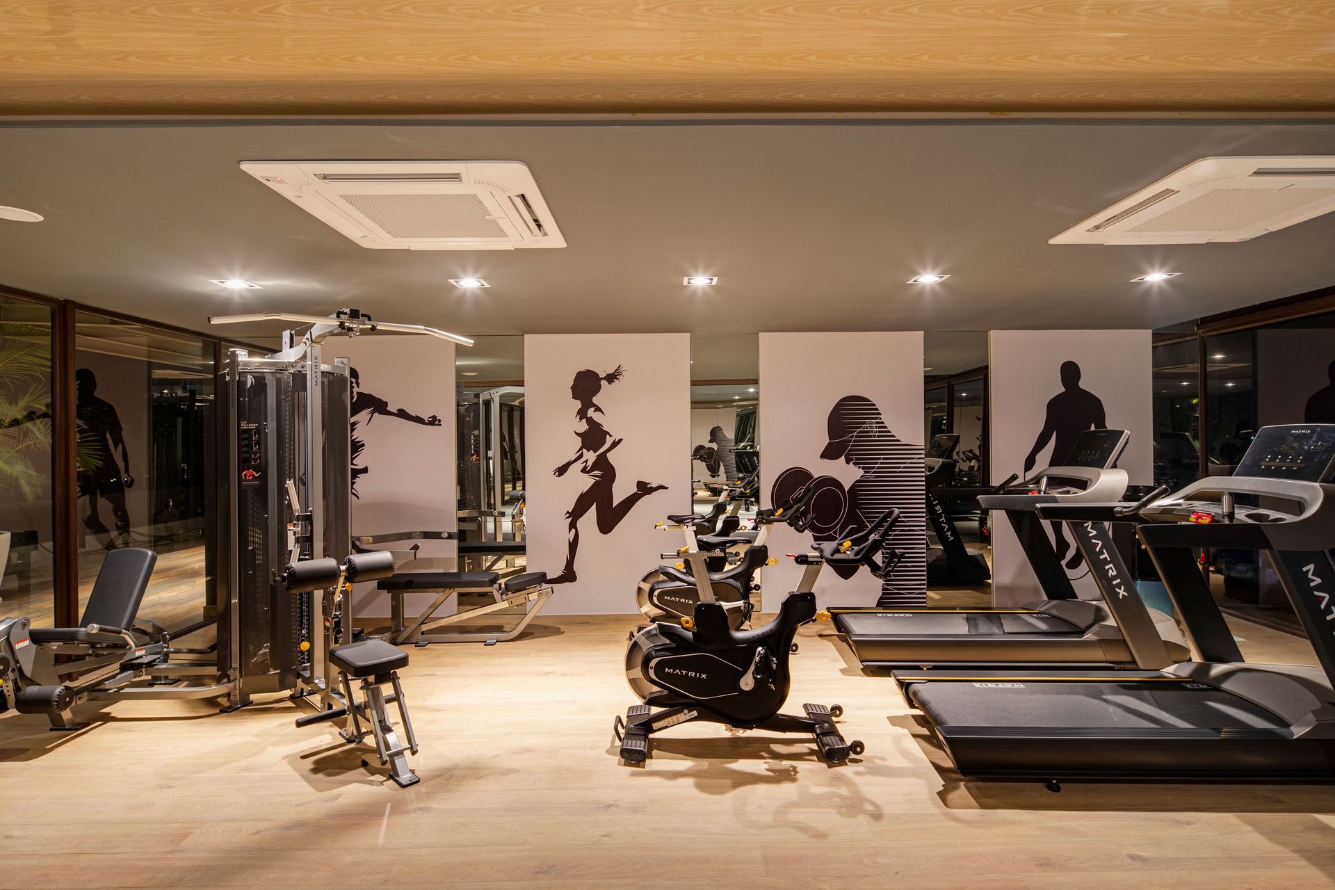 Gimnasio completamente equipado para huéspedes.