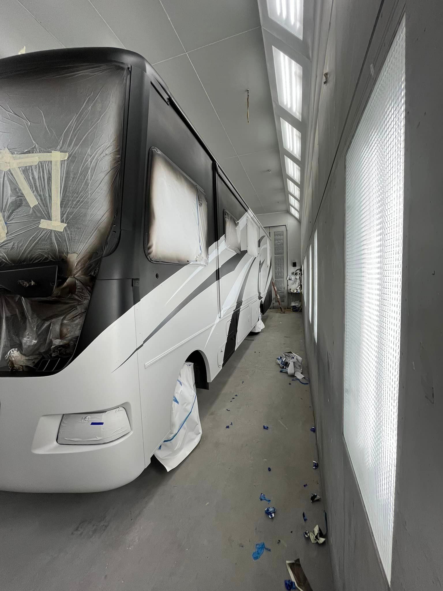 Un bus avec la lettre m devant