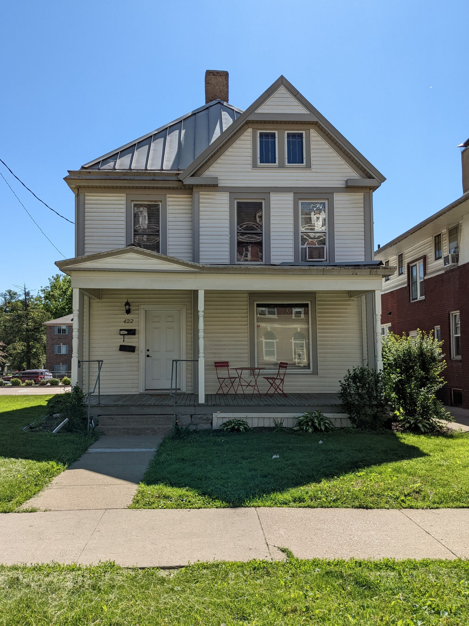 422 & 422 1/2 N Clinton
