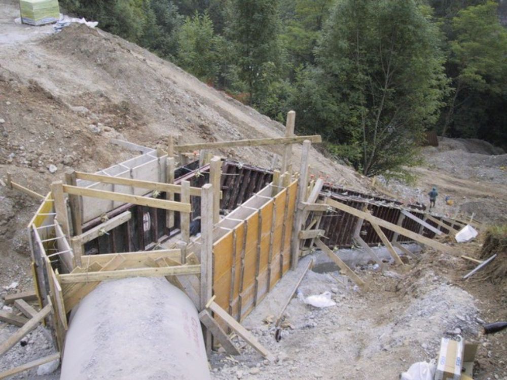 lavori per la realizzazione di un collettore fognario