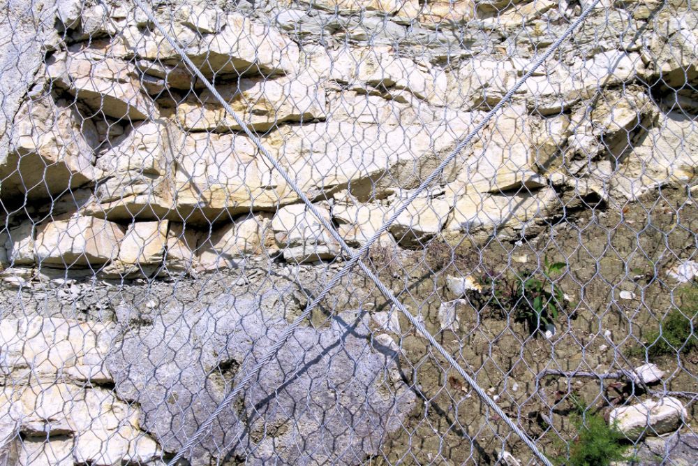 realizzazione di tirante di roccia