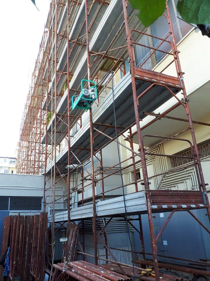 Dettaglio del telaio di un ponteggio